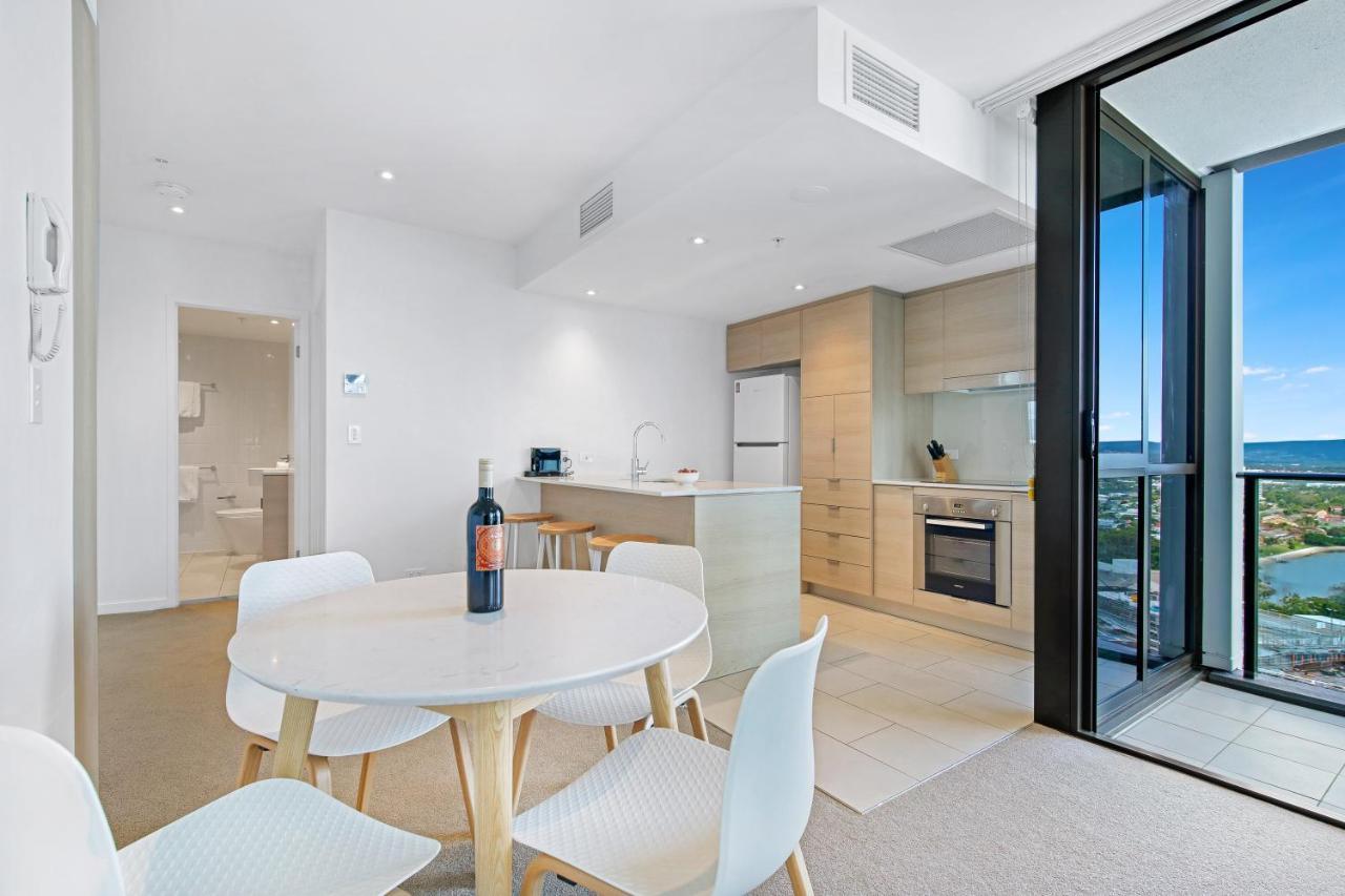 The Eureka Gold Coast Residence On Broadbeach Exterior photo